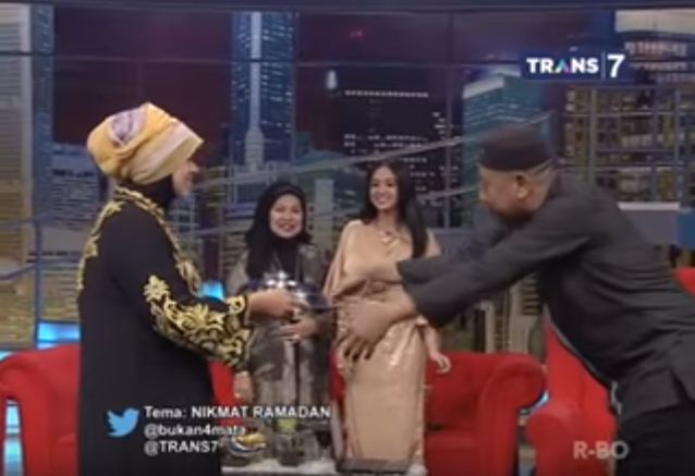potret kemesraan susi dan tukul © 2016 brilio.net potret kemesraan susi dan tukul © 2016 brilio.net