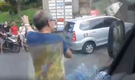 Video turis asing  atur lalu lintas di Bali ini banjir pujian netizen