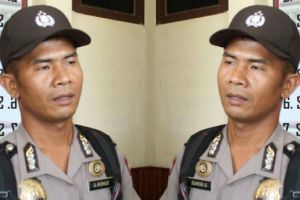Polisi ini nyambi jadi guru & ustaz di tempatnya bertugas, keren!