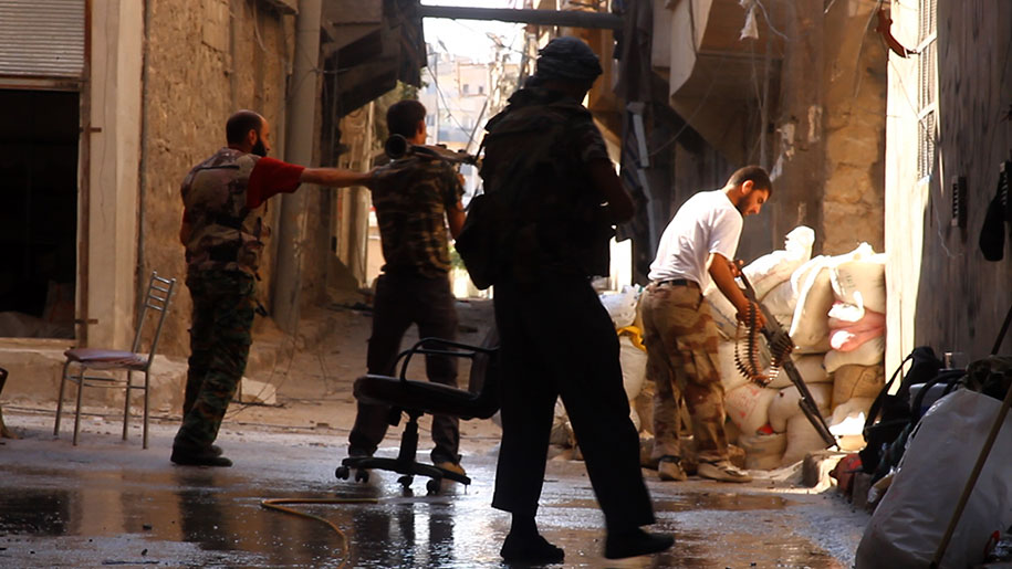 Fotografer ini berhasil abadikan momen serangan bom di Suriah
