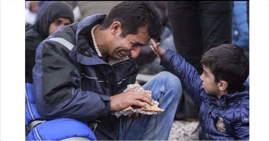 Foto anak dan ayah berbagi makanan di Suriah ini bikin terenyuh