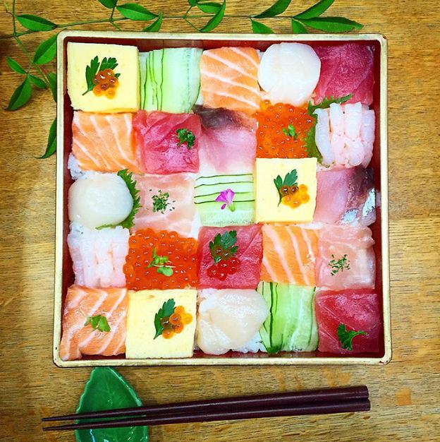 12 Sushi berbentuk mozaik, unik banget bikin nggak tega makan