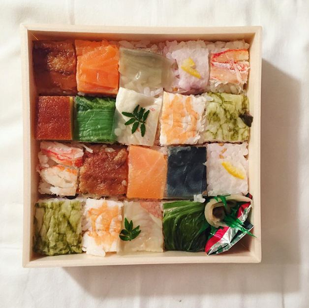 12 Sushi berbentuk mozaik, unik banget bikin nggak tega makan