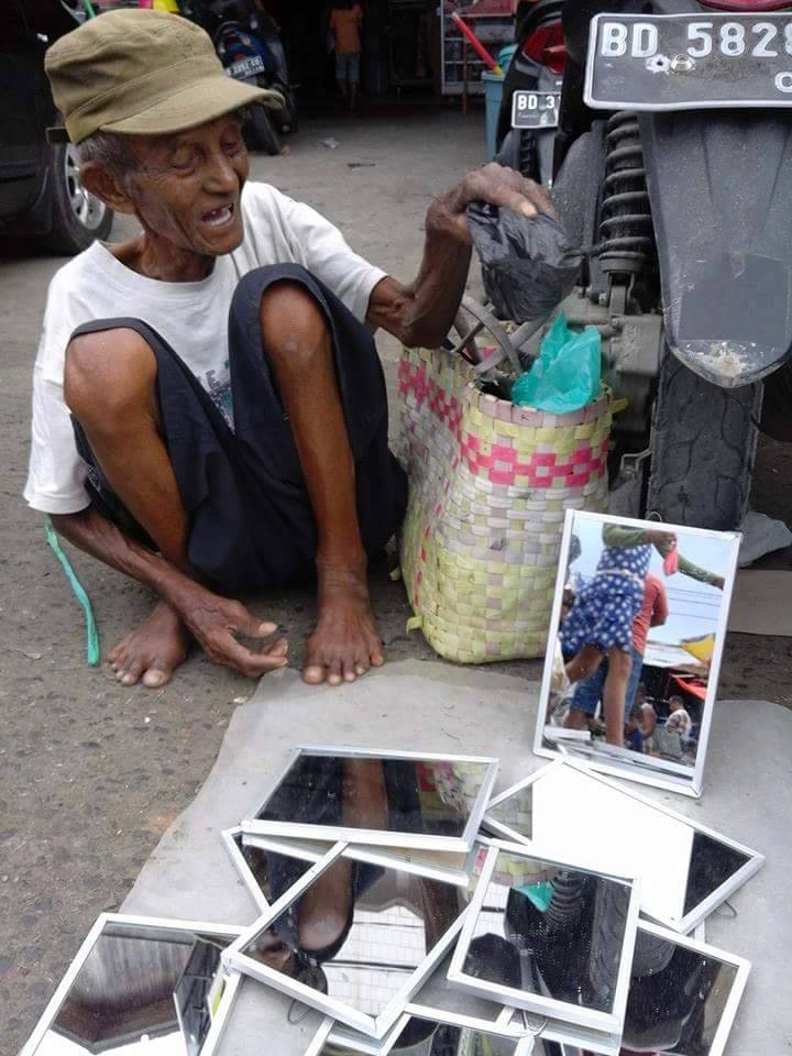 kakek kaca © 2016 brilio.net kakek kaca © 2016 brilio.net