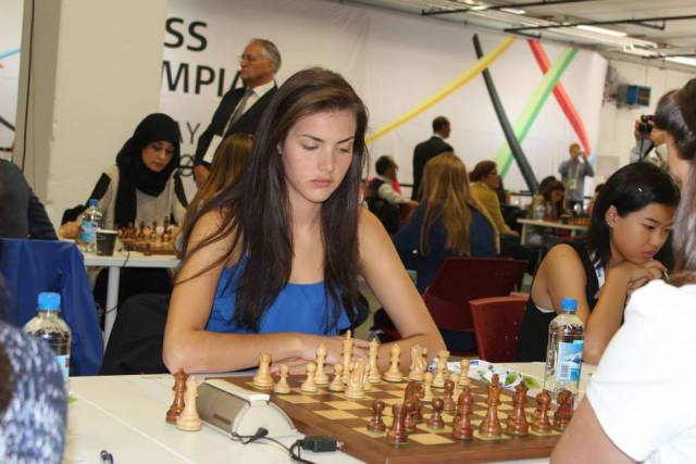 Alexandra Botez, pemain catur usia 20 tahun yang seksi dan cantik abis