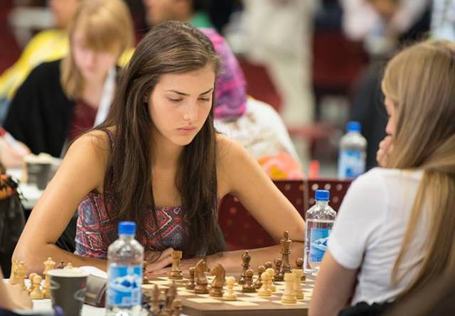 Alexandra Botez, pemain catur usia 20 tahun yang seksi dan cantik abis