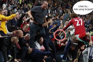 Bintang MU ini selamatkan fans wanita yang terhimpit saat perayaan gol