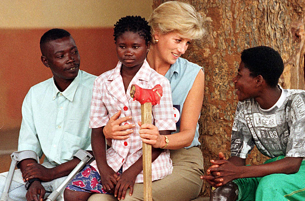 20 Foto langka Lady Diana dari lahir hingga meninggal dunia