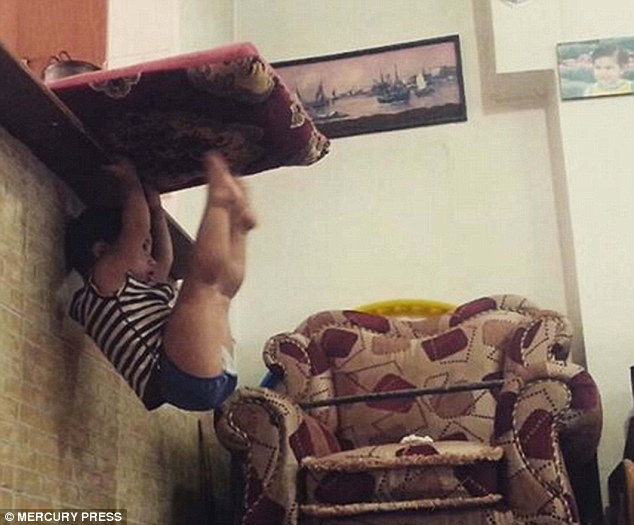Arat Hosseini, bocah 2 tahun asal Iran yang jago senam lantai