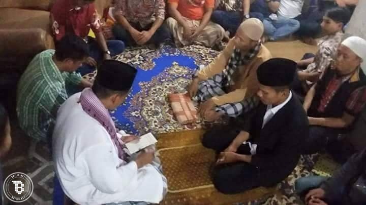 Pemuda usia 25 tahun asal Kendari ini menikah dengan mahar Rp 25 ribu