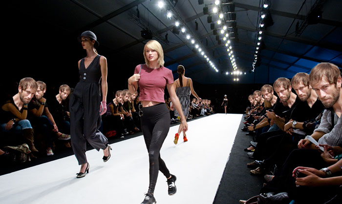 Editan Taylor Swift © 2016 brilio.net / Reddit Editan Taylor Swift © 2016 brilio.net / Reddit