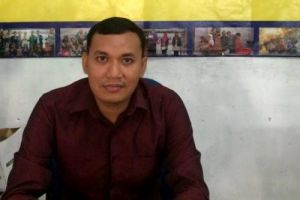 Pria ini ajarkan bahasa Inggris ke warga di daerah tujuan turis asing