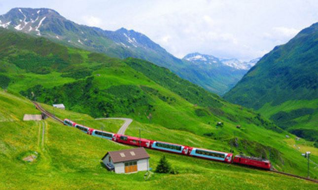 13 Foto kereta api di Swiss ini bagaikan di negeri Teletubbies, keren