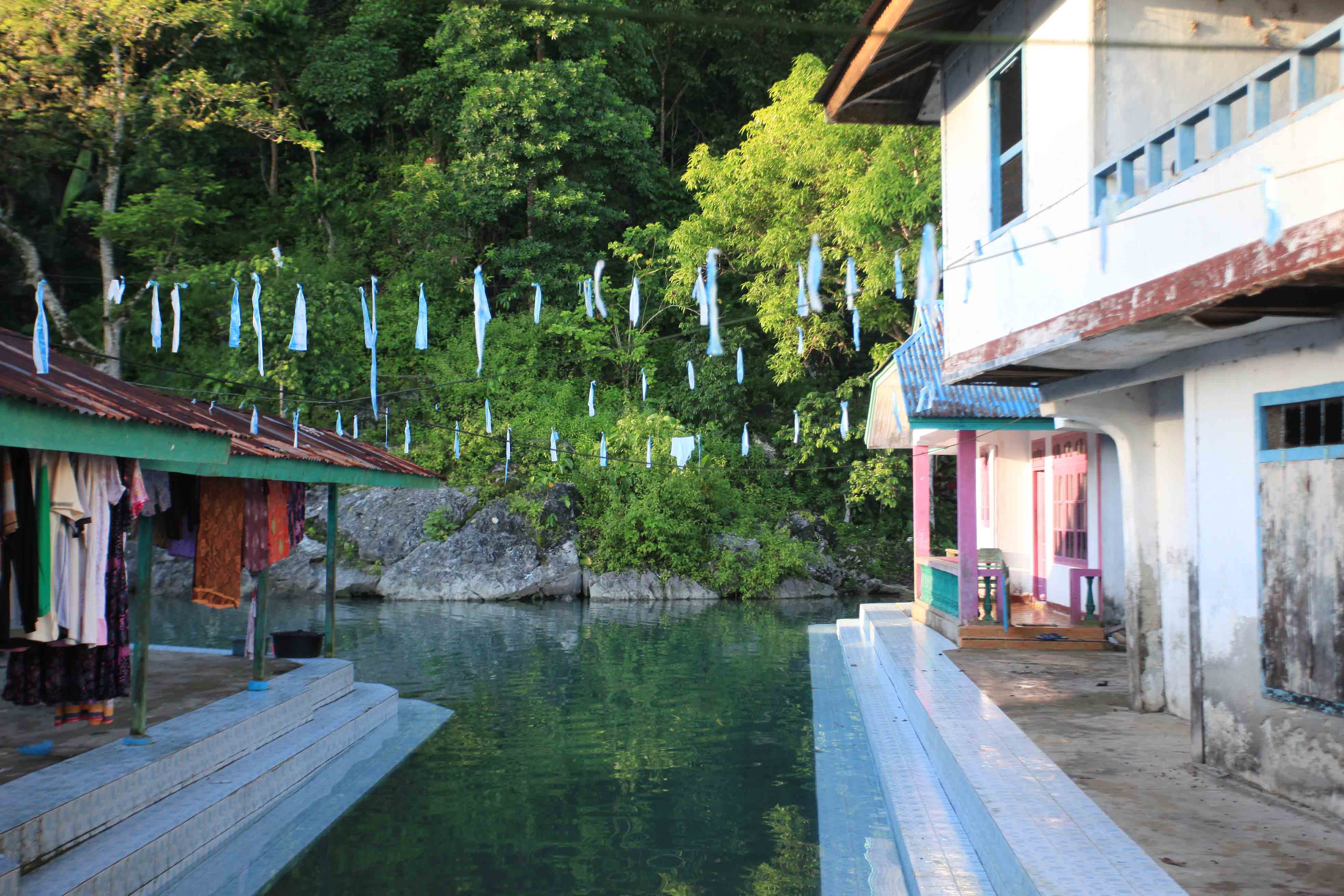 10 Photos Showing The Crystal Clear Air Asinahu River In Maluku