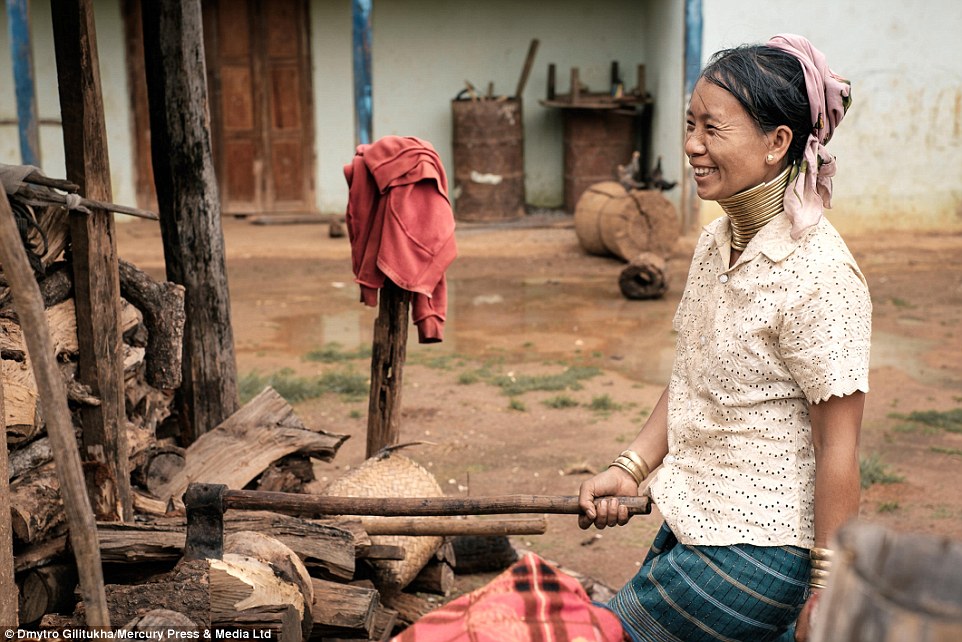 Tradisi kecantikan wanita Suku Kayan di Myanmar, pakai cincin di leher