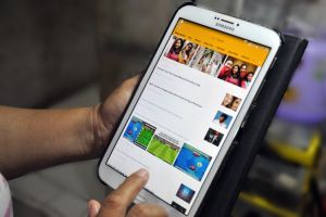 Pengguna smartphone baca berita hingga 12 kali per hari lewat gadget