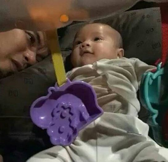 9 Potret Ahmad Dhani mengasuh Baby Er, papa idola nggak ya?