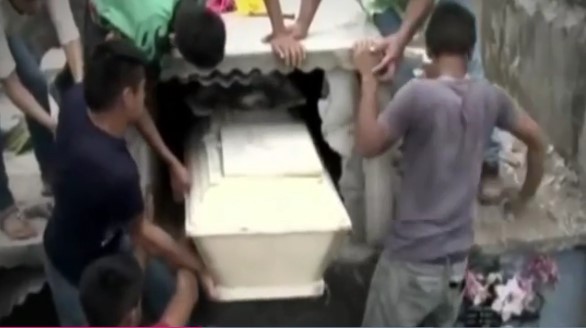 pacar dikubur © 2016 brilio.net