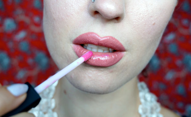 tutorial bibir kylie  © 2016 brilio.net tutorial bibir kylie  © 2016 brilio.net