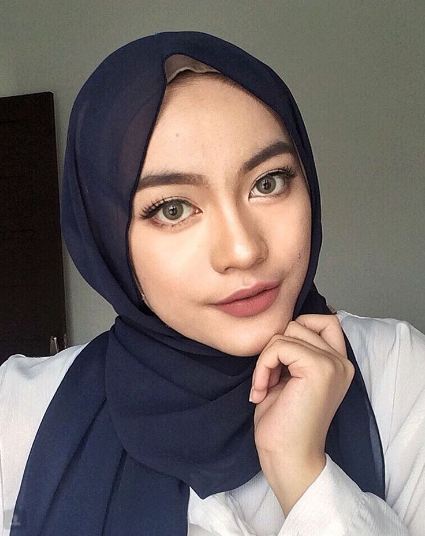 Cantiknya hijaber Alma Irlitalmaida, bibir seksinya mirip Kylie Jenner