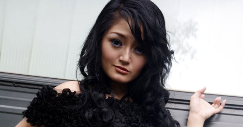 15 Foto transformasi Siti Badriah, kini makin hits dan kontroversial