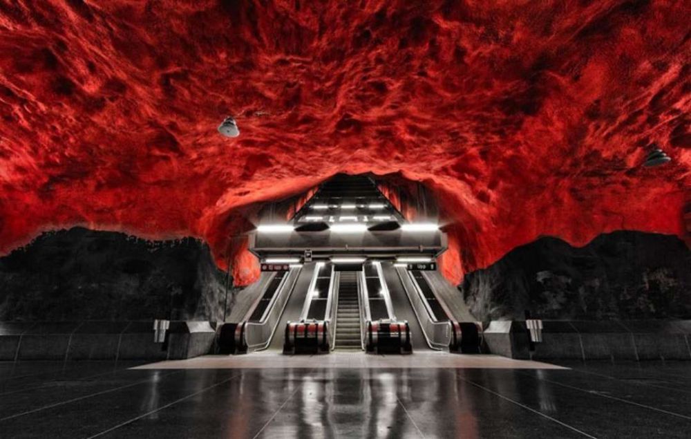 9 Foto kereta bawah tanah sureal ini bukan editan loh, keren habis!
