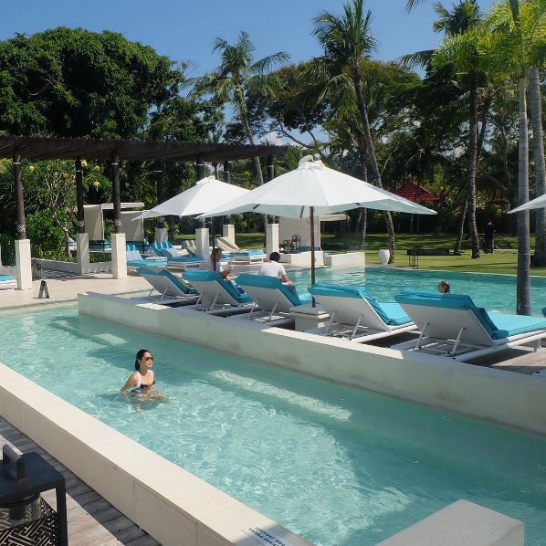 foto romantisnya titi kamal dan tian liburan di bali © 2016 brilio.net foto romantisnya titi kamal dan tian liburan di bali © 2016 brilio.net