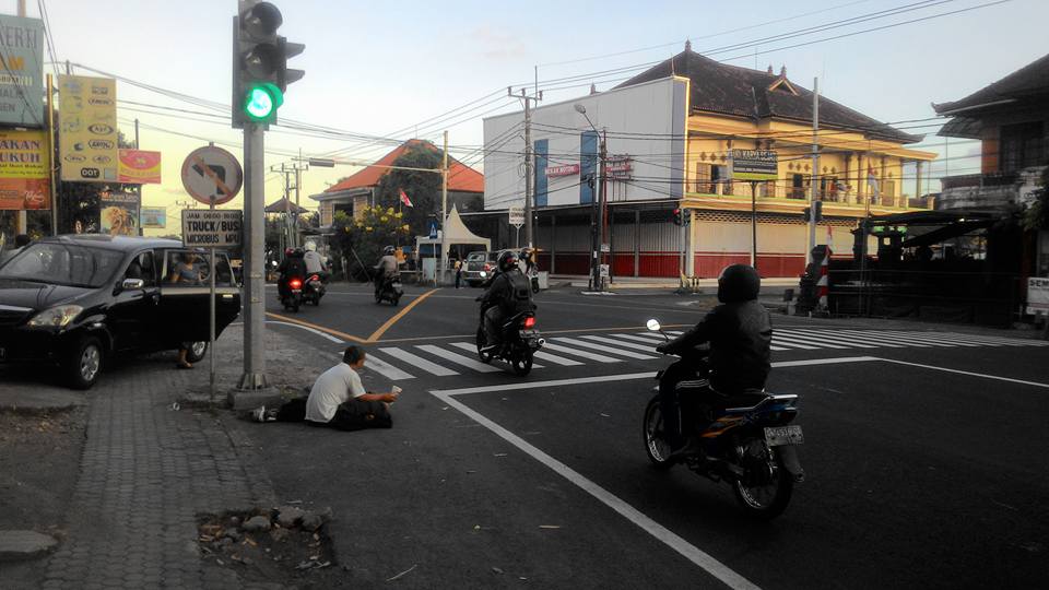 bule jerman ngemis © 2016 brilio.net