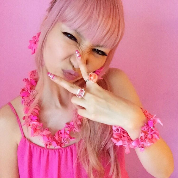 Azusa Sakamoto, habiskan Rp 900 juta untuk koleksi ...