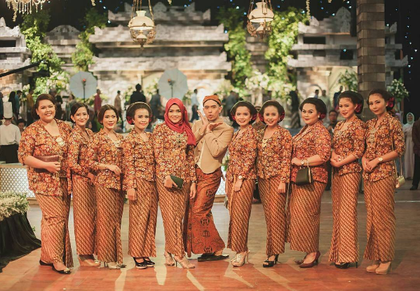 seragam pengantin © 2016 brilio.net seragam pengantin © 2016 brilio.net