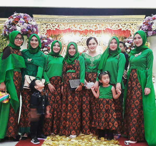 seragam pengantin © 2016 brilio.net seragam pengantin © 2016 brilio.net