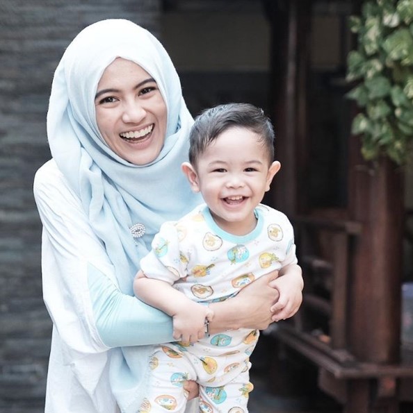 artis ibu baik © 2016 brilio.net artis ibu baik © 2016 brilio.net