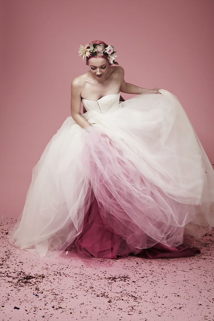 13 Gaun pengantin tie dye ini beri nuansa penuh warna di hari bahagia