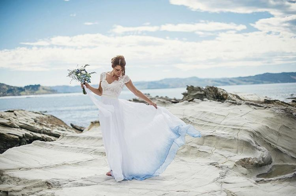 gaun pengantin tie dye © 2016 brilio.net