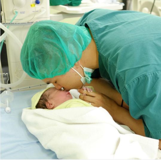 10 Foto Chelsea Olivia saat proses melahirkan, mengharukan