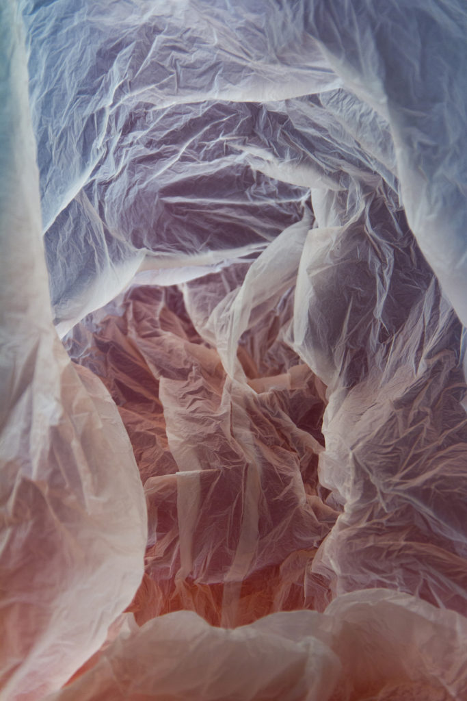10 Karya ini bukti kantong plastik bisa jadi objek fotografi keren