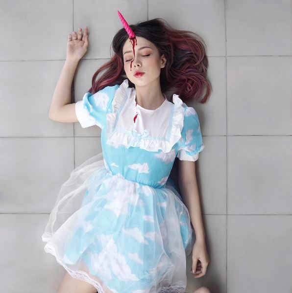 foto ellen selebgram bak boneka yang mirip lady gaga © 2016 brilio.net foto ellen selebgram bak boneka yang mirip lady gaga © 2016 brilio.net