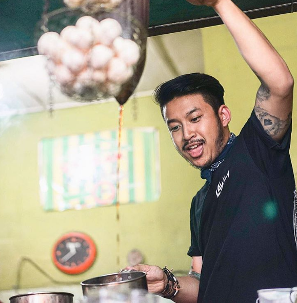 barista ganteng  © 2016 brilio.net barista ganteng  © 2016 brilio.net