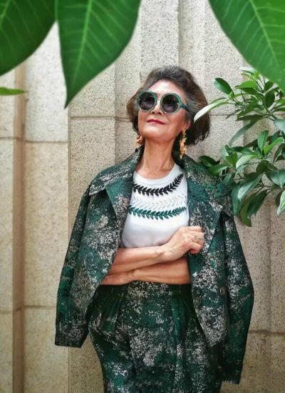 Nenek 73 tahun ini jago pose layaknya model profesional
