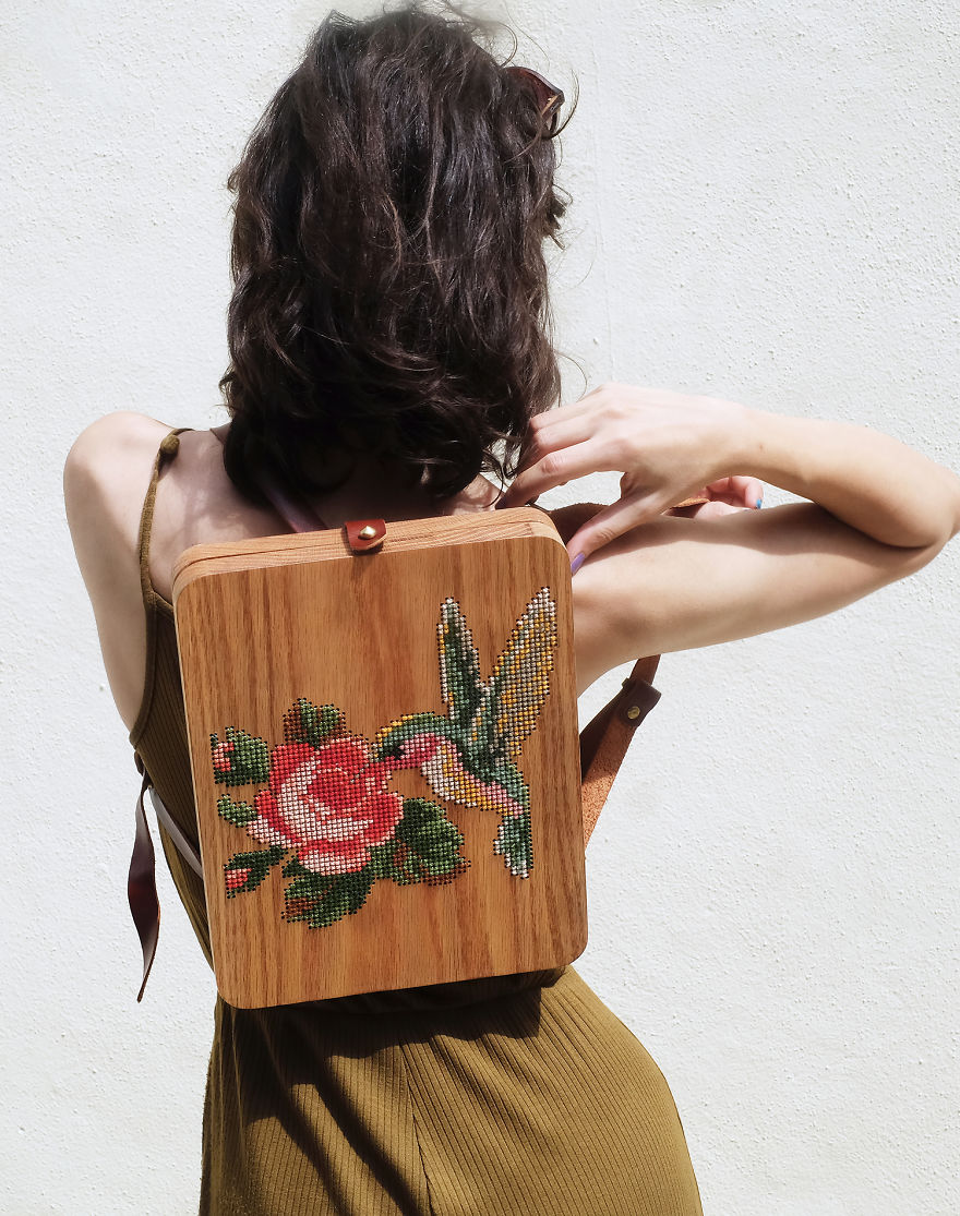 Terinspirasi dari alam, 15 tas kayu ini dihiasai dengan sulaman