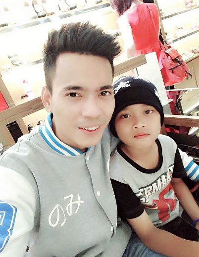 keluarga Aris © 2016 brilio.net keluarga Aris © 2016 brilio.net