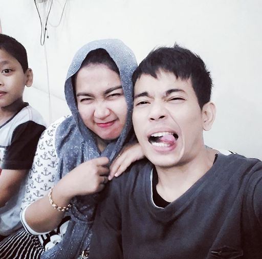 keluarga Aris © 2016 brilio.net keluarga Aris © 2016 brilio.net