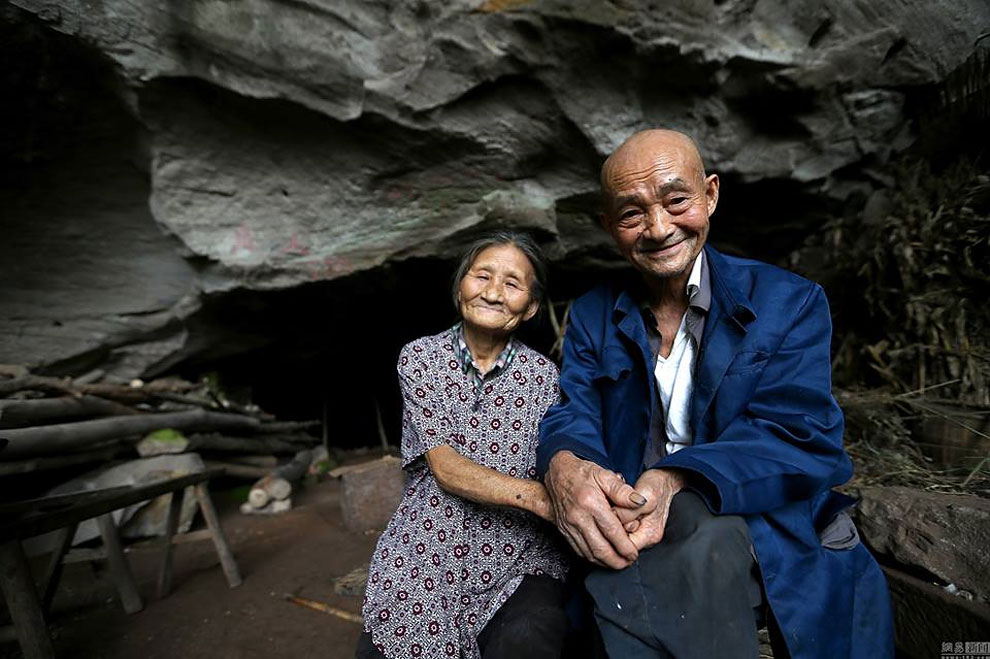 Pasangan lanjut usia ini hidup selama 54 tahun di gua