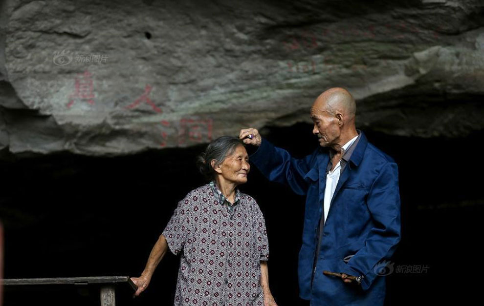 Pasangan lanjut usia ini hidup selama 54 tahun di gua