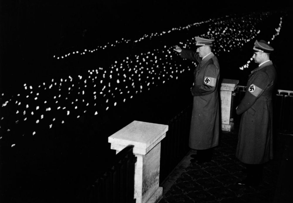 10 Foto langka mencekamnya upacara Nazi yang bikin orang ketakutan