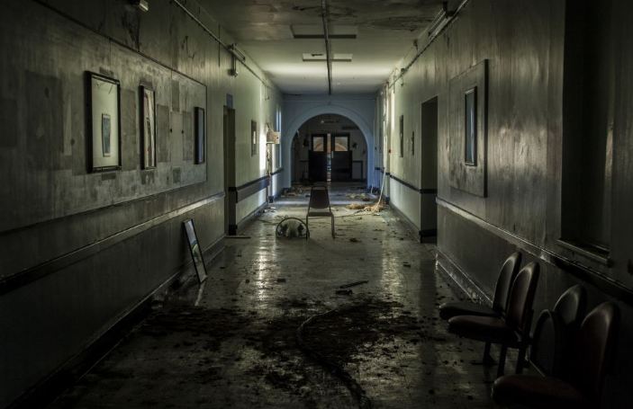 Berani lihat? Ini 10 foto bangunan bekas rumah sakit yang horor abis 