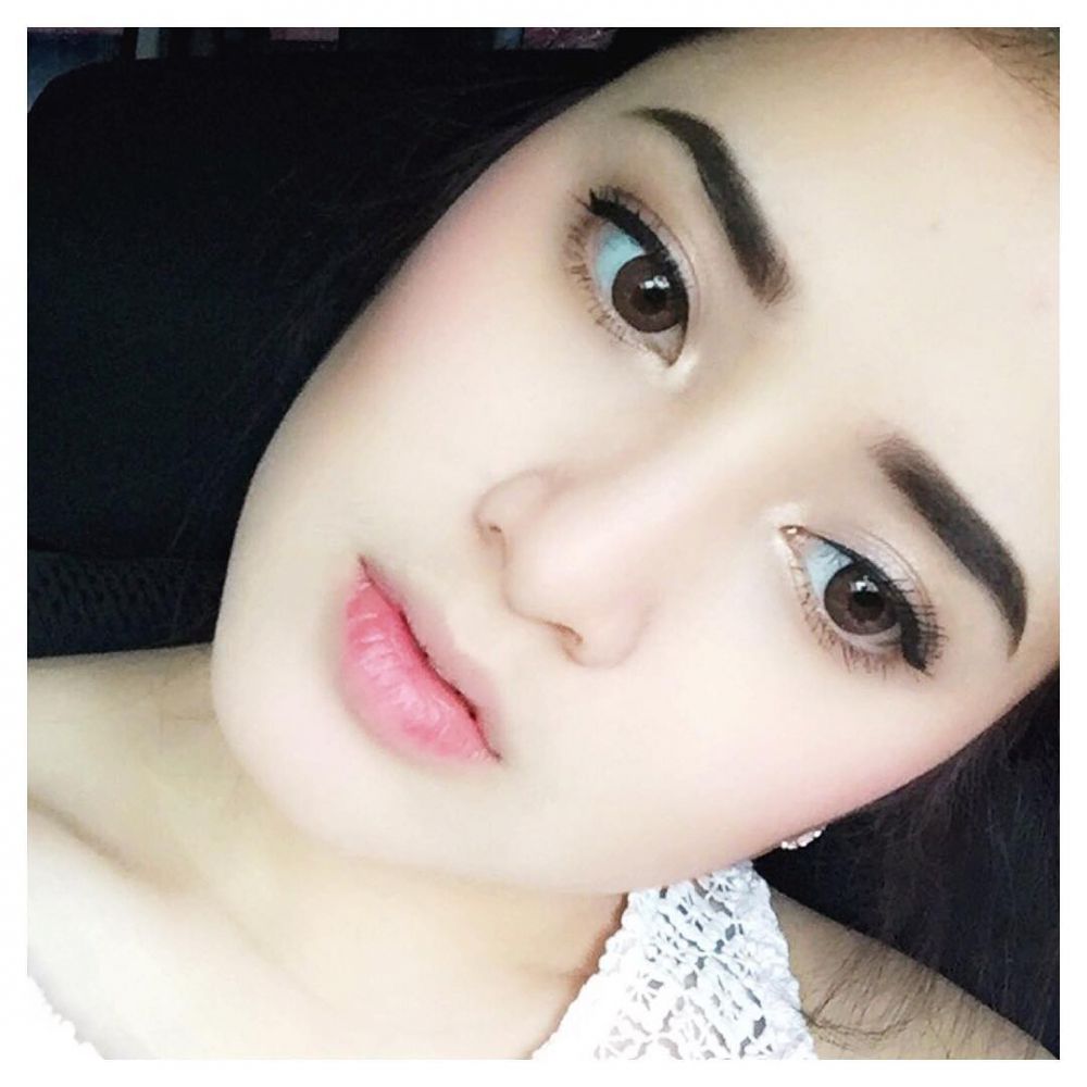 15 Foto Rosiana Dewi yang cantiknya mirip Natasha Wilona