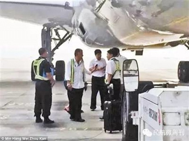 wanita nekat hentikan pesawat © 2016 brilio.net