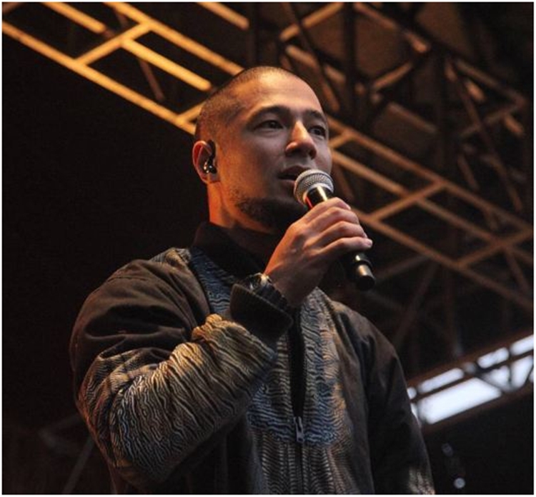 lirik puitis Istimewa