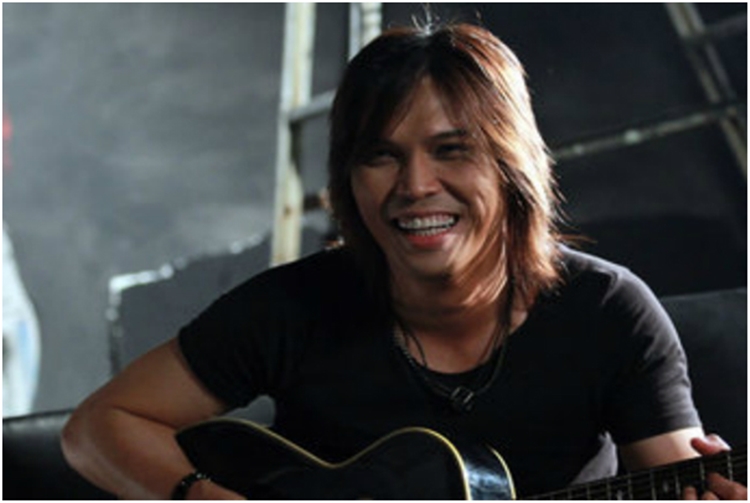 lirik puitis Istimewa